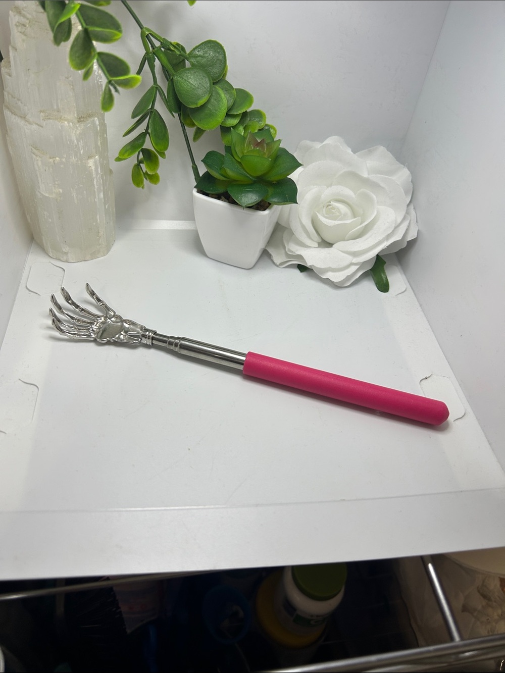 Pink Handheld Back Scratcher with Metal Claw